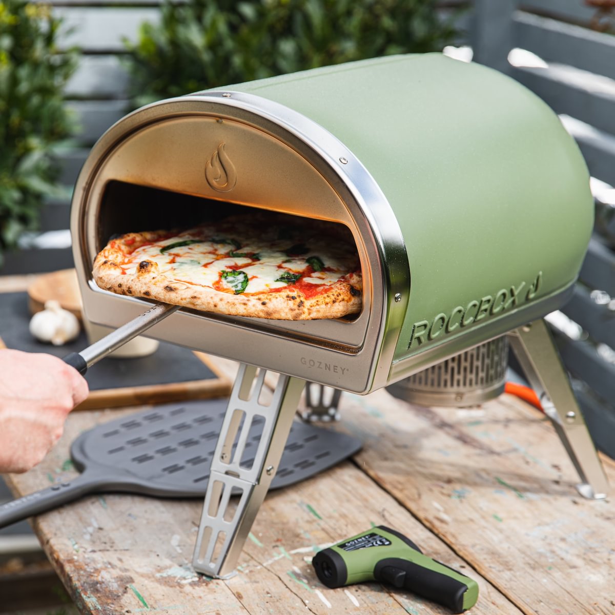 Gozney Roccbox Pizzaofen Set mit Abdeckhaube